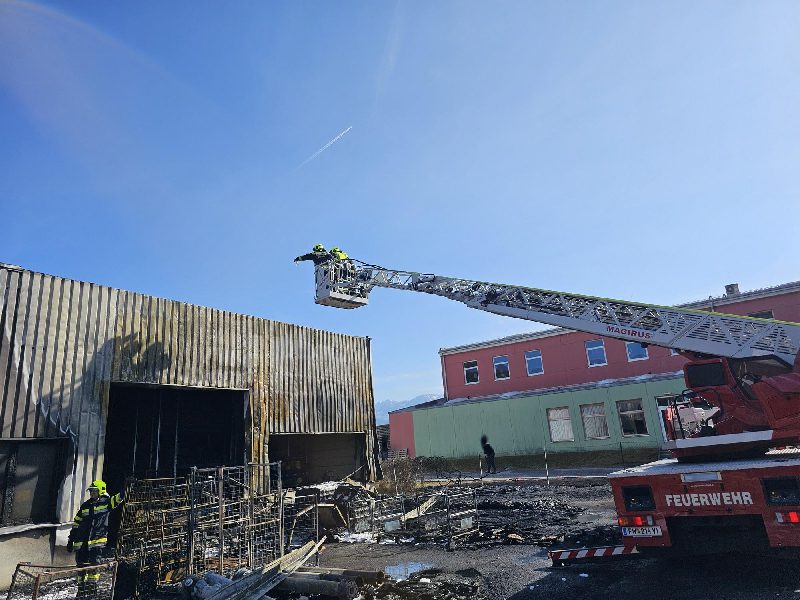 Großbrand Industriebbetrieb (Bild 4)